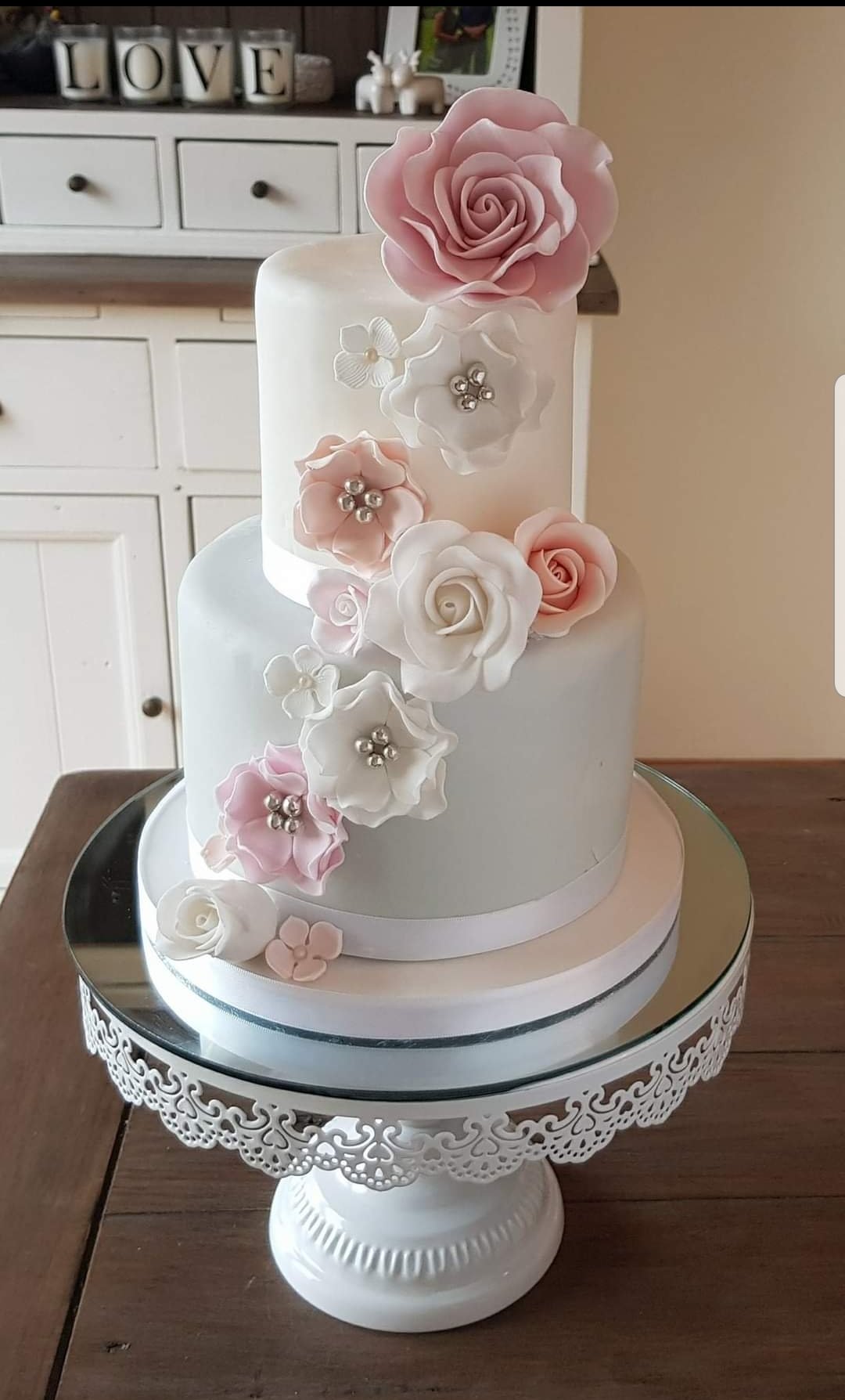 Wedding cake 1 by Kim’s Cake Gallery